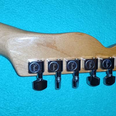 Fender Bullet H-1 with Maple Fretboard 1982 - 1983 Red image 4