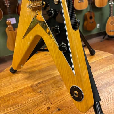 2022 Gibson Custom Shop '58 Korina Flying V Reissue Natural with Black Pickguard image 8
