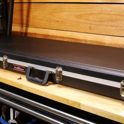 Road Runner Molded Electric Hard Shell Bass Case Fitted for Fender Precision & Jazz image 7