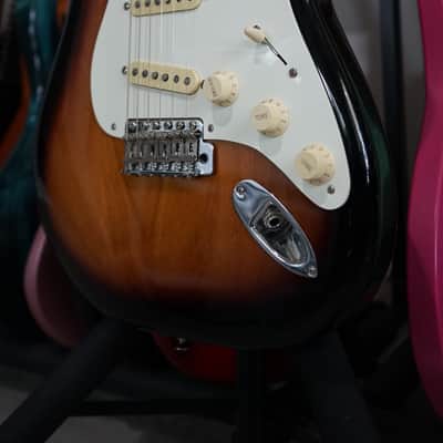 Fender Vintera II '60s Stratocaster with Maple Fretboard 2023 - Present - 3-Color Sunburst image 2