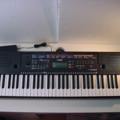 Yamaha PSR-E263 61-Key Portable Keyboard 2017 - Present - Black