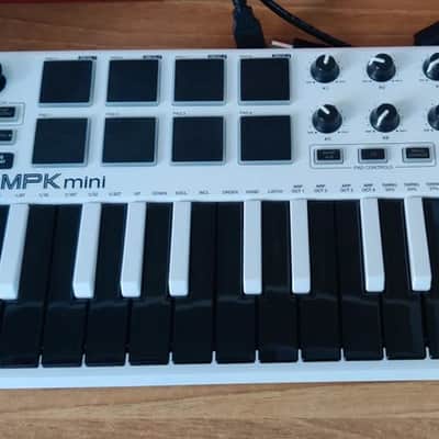 Akai MPK Mini MKII 25-Key MIDI Controller 2014 - Present - White with Black Keys image 2