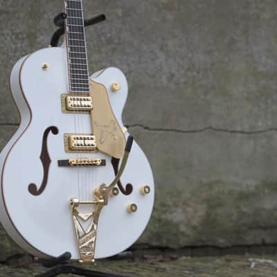 Gretsch G6136TG Players Edition Falcon™ Hollow Body with String-Thru Bigsby® and Gold Hardware - White image 6