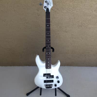 Donald "Duck" Dunn's Peavey Foundation S 1990 White image 1