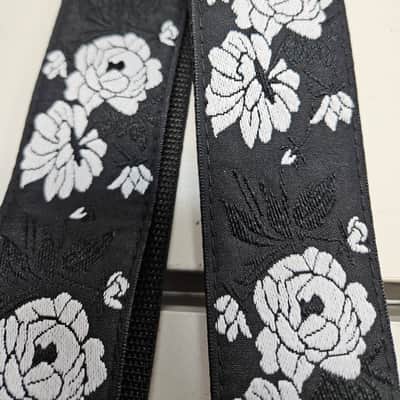 Ernie Ball Jacquard Guitar/Bass Strap - Vanilla Rose image 2
