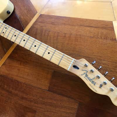 2011 Fender Deluxe Series 60th Nashville Mexico  Transparent Honey Telecaster Electric Guitar case image 14