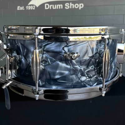 ~NEW~ Slingerland RadioKing Artist Series 5.5x14 Mahogany/Poplar Snare Drum in Black Diamond Pearl with Nickel Hardware image 6