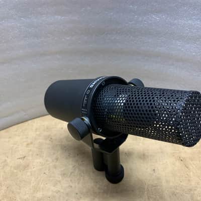 SHURE SM7B, SM 7B MICROPHONE W/ WINDSCREEN- EXCELLENT! MAKE OFFER! image 3