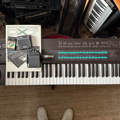 Yamaha DX7 - 2 ROMs + Manual image 1