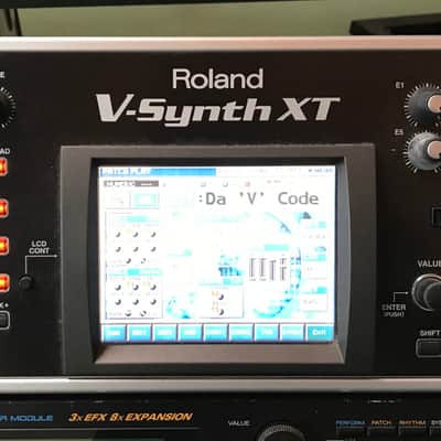 Roland V-synth XT 2011 - Black with steel side edges