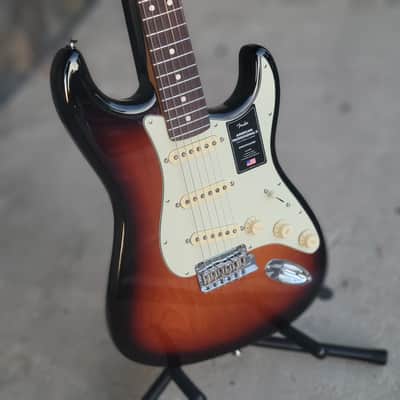 Fender American Professional II Stratocaster, Rosewood Fingerboard, Anniversary 2-Tone Sunburst image 3