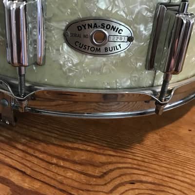 Rogers Dyna-Sonic 5x14" Wood Snare Drum with "Beavertail" Lugs 1963 - 1971 -  White Marine Pearl image 10