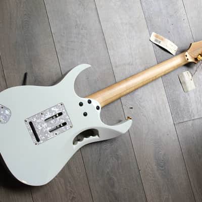 IBANEZ  "JEM7V White (F0713097) with her papers and original Hardcase" 3, 59 KG image 2