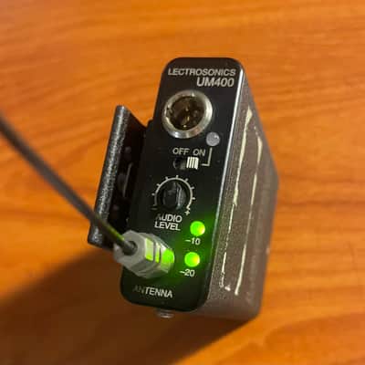 Lectrosonics UM400 - Block 24 wireless transmitter image 1
