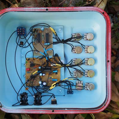 Fanta Studio Noisemaker Octaver Fuzz Delay 2026 - red image 4