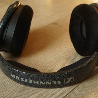 Sennheiser HD 600 Professional Headphones 2010s - Black image 1