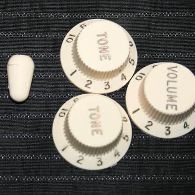 2004 Fender Vintage White Stratocaster Knobs & Switch Tip 2004 Aged White image 2