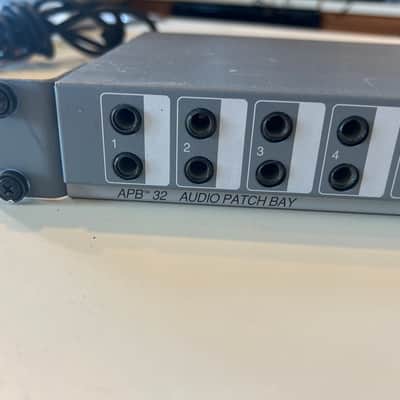 Peavey APB 32 1/4" TRS Balanced 32 Point Audio Patch Bay Live Studio Rack w/ rack mount bolts/washers image 2