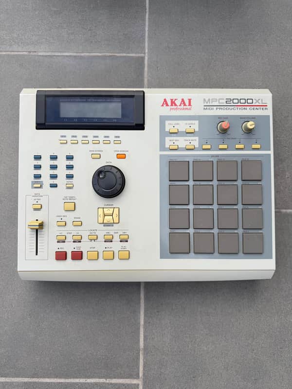 Akai MPC2000XL MIDI Production Center | Reverb UK