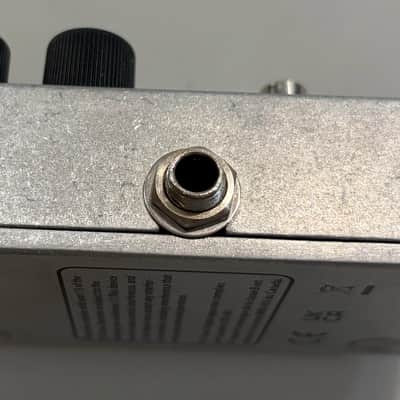 Electro-Harmonix Bass Clone 2020's - Black/purple (Near Mint condition) image 4