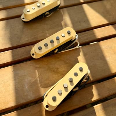 Proper Pickups "Proper Signatures" Handwound Stratocaster Pickup Set w/ Treble Bleed & PIO Capacitor—Aged White image 4