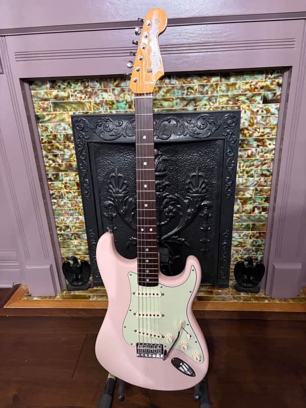 Fender American Original '60s Stratocaster with Rosewood Fretboard 2020 - 2022 - Shell Pink