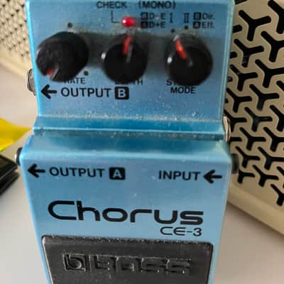 1986 Boss CE-3 Chorus guitar pedal - made in Japan - Boxed image 2
