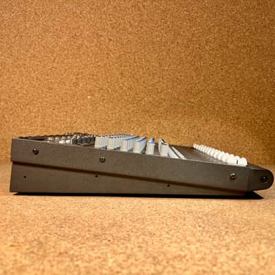 Mackie 1402-VLZ Pro 14-Channel Mic / Line Mixer  – Warranty image 5