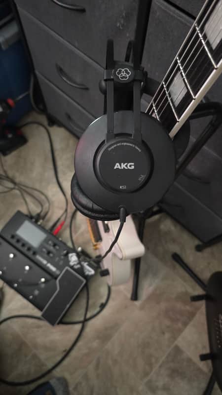 AKG K52 Closed-Back Headphones 2018- Back image 1