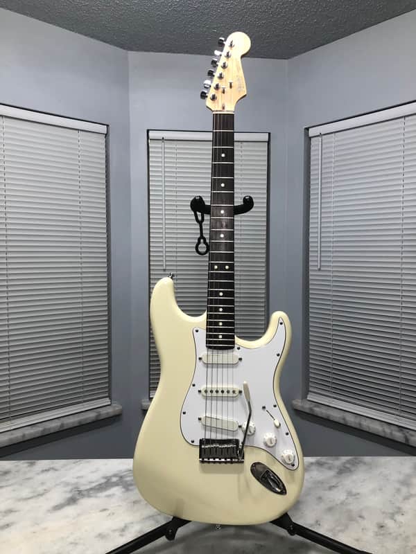 1987 USA Fender American Standard Stratocaster, Olympic White image 1