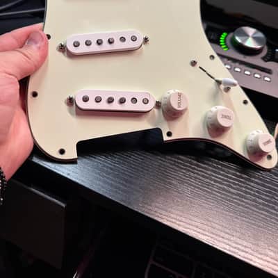 Stratocaster Loaded Pickguard Fender Custom Shop Texas Specials image 5