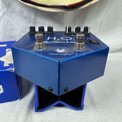 Visual Sound H2O v1 Liquid Chorus & Echo Delay Pedal with Box image 3