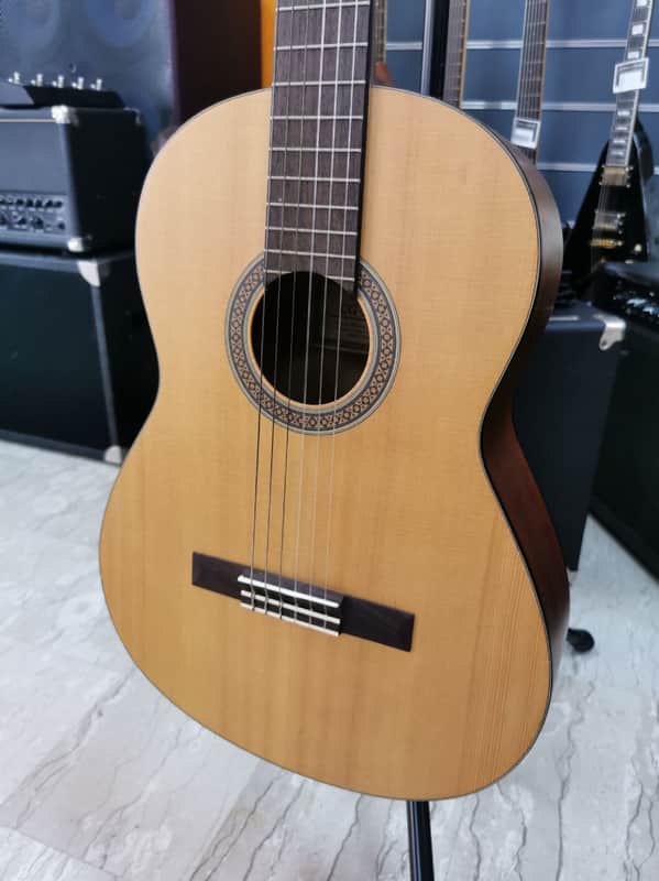 Yamaha CG-101M Classical guitar 4/4 Natural image 1