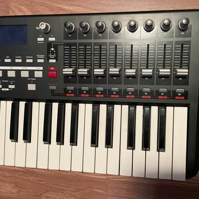 Akai mpk 49 Midi Controller Master Keyboard image 2