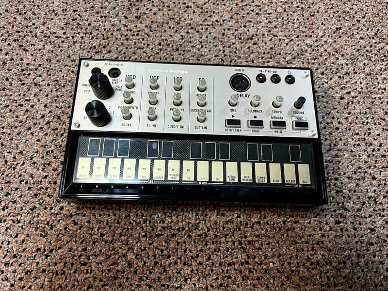 Korg Volca Keys Analog Loop Synthesizer image 1