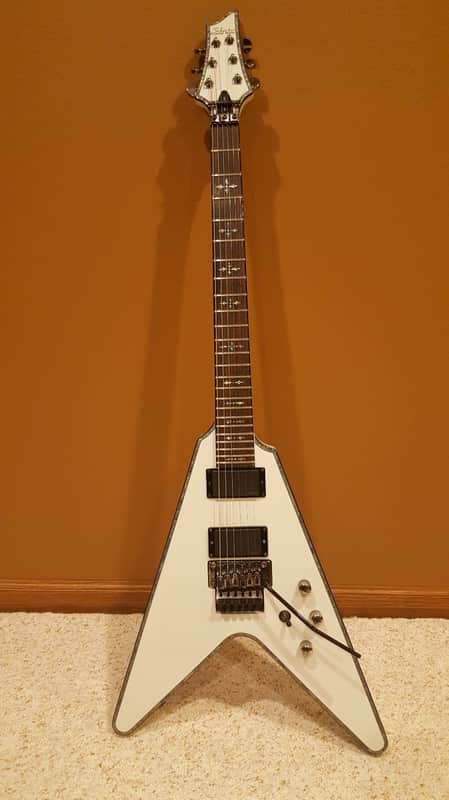 Schecter Diamond Series Hellraiser V-1 FR White | Reverb