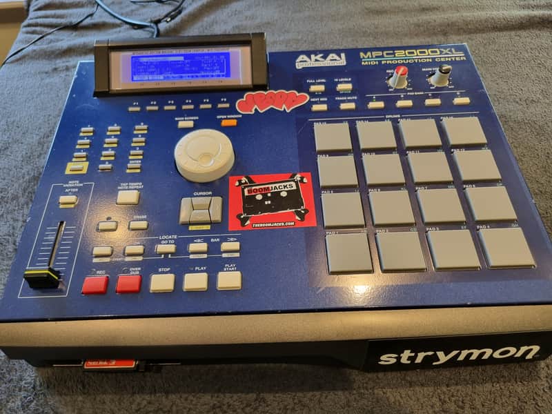 Akai MPC2000XL MIDI Production Center 2000 - 2005 - Grey image 1