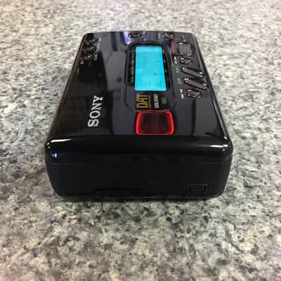 Sony TCD-D8 Portable DAT Recorder w/ Case image 4