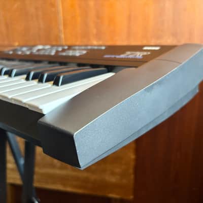 Korg TR61 61key MUSIC WORKSTATION KEYBOARD w/ power supply image 7