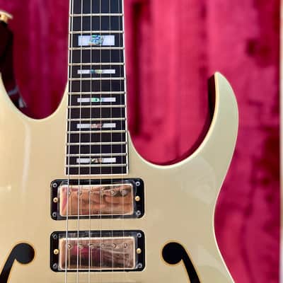 Ibanez PGM333 30th Anniversary Paul Gilbert Signature 2019 - 2021 - Gold image 4
