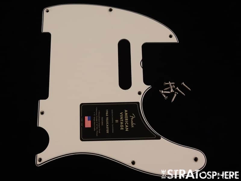 Black Fender guitar pick with circular "Free Online Lessons" sticker.