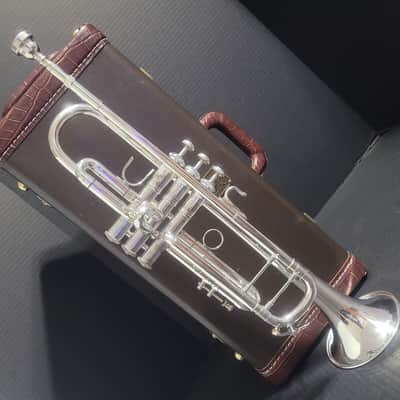 Bach Stradivarius 37 Bell Trumpet, 1 Mouthpiece &2 handle hardwood case & Key 1975-1979 - Silver plated image 22