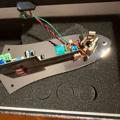 John East J Retro Bass Preamp for Jazz Bass Deluxe - Chrome image 3