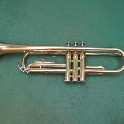 Yamaha YTR232 Trumpet - Reconditioned - Oversized Case & Yamaha 11 MP image 9