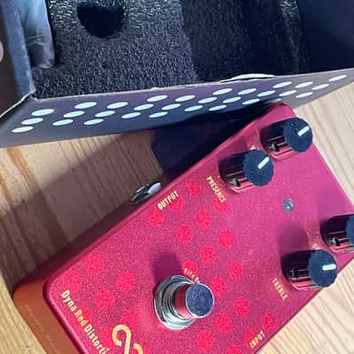 One Control Dyna Red Distortion 4K 2020 - 2021 - Red image 3