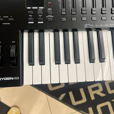 M-Audio Oxygen 49 MKV MIDI Keyboard Controller 2021 - Present - Black image 2