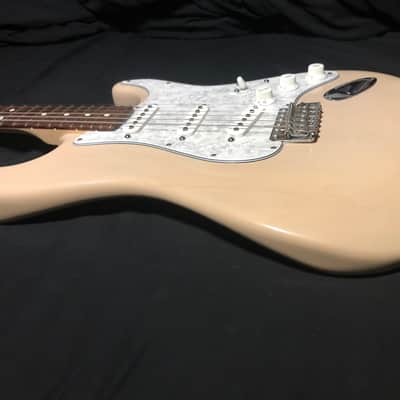 Fender Highway One Stratocaster with Rosewood Fretboard 2007 Honey Blonde Transparent image 13