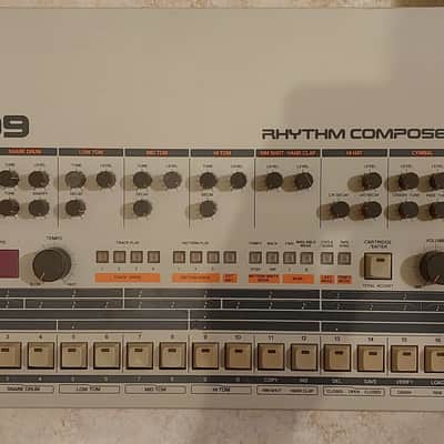 Roland TR-909 Rhythm Composer 1983 - 1985 - White