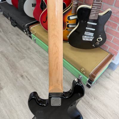 Squier Deluxe Jazz Bass Active V image 10