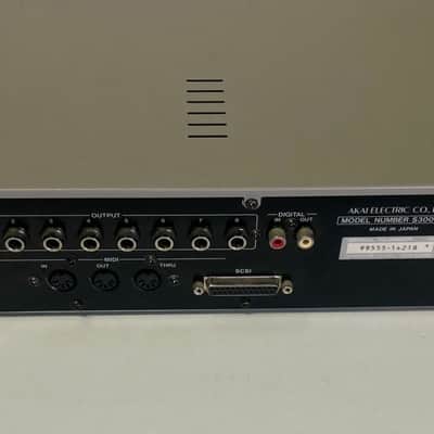 Akai S3000XL MIDI Stereo Digital Sampler 1996 White W/8 outputs